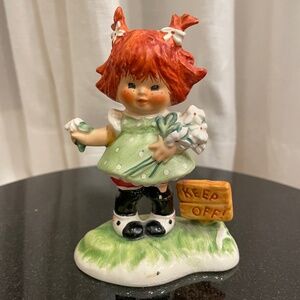 Goebel Redhead figurine"Daisies Won't Tell"